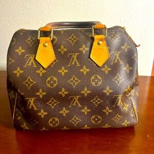 Louis Vuitton Speedy 25 hand bag